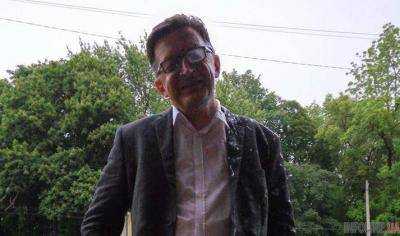 Российского блогера облили кефиром. Видео