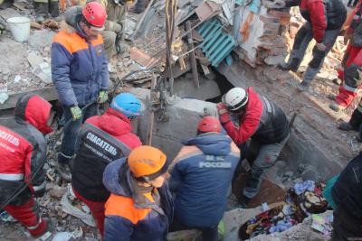 В Кемеровской области РФ из-под завалов дома извлекли тело погибшей