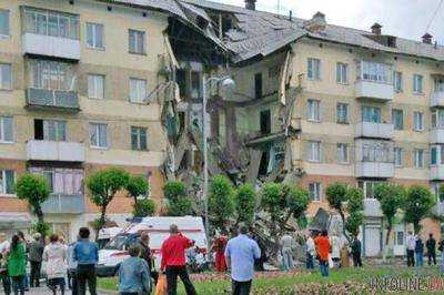 В жилом доме в Кемеровской области обрушился целый подъезд, есть раненые и погибшие. Видео