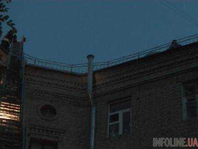 В Харькове мужчина хотел прыгнуть с крыши 5-этажного дома