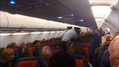 Бортпроводники смогли обезвредить и задержать мужчину, угрожавшего взрывом на рейсе «Москва-Анапа»