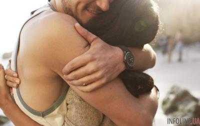 В Москве "вежливый насильник" проводил девушку домой, обнял и ушел. Видео