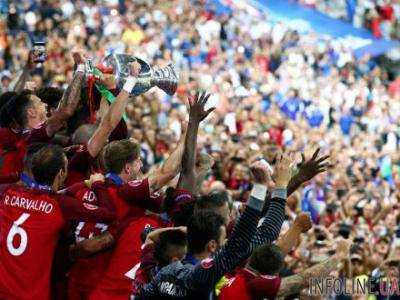 Десятки тысяч людей вышли на улицы столицы Португалии, чтобы поздравить своих футболистов-чемпионов