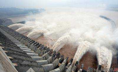 В Китае взорвали четырехкилометровую дамбу