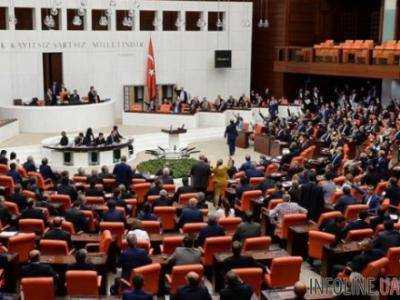 Парламент Турции собирается на внеочередное заседание - СМИ