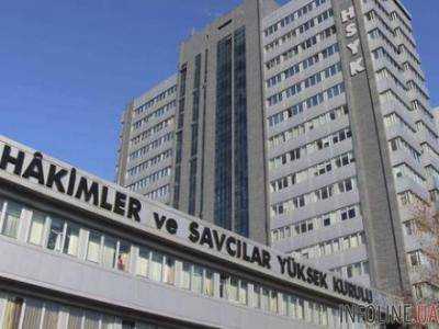 В Турции с должностей уволили 2745 судей после попытки переворота