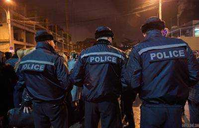 При нападении на полицейский участок в Ереване один полицейский погиб, еще два ранены