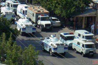 В связи с захватом полицейского участка в Ереване местные жители массово покидают свои дома