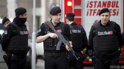 В Турции отстранили от службы 8 тысяч полицейских