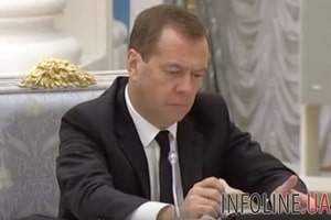 Пародия на Медведева, играющего в Pokemon Go, взорвала Сеть