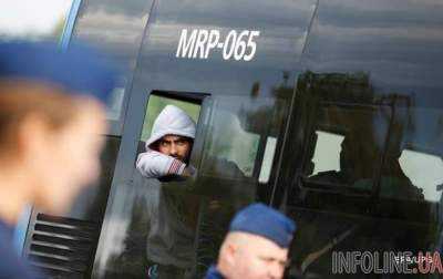 В Швеции водитель автобуса напал на сирийского беженца. Видео