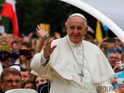 Папа Римский рассказал, почему упал во время мессы в Польше