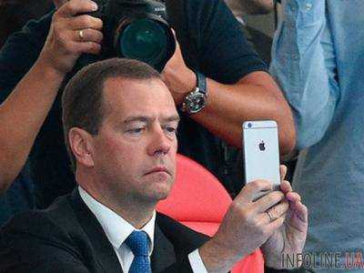 Петиция касательно отставки Д.Медведева набрала более 250 тыс. голосов