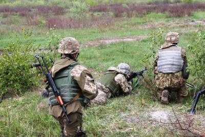 В течение трех часов боевики обстреливали позиции украинских военных в Станице Луганской
