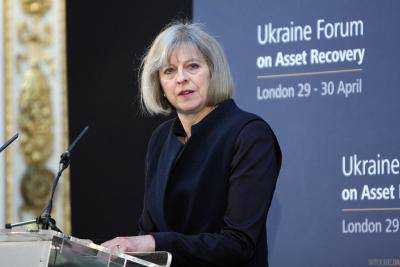 На саммите G20 Т.Мэй проигнорировала рукопожатие с В. Путиным при встрече