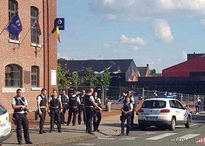 Неизвестный с ножом напал на полицейских в парке Брюсселя