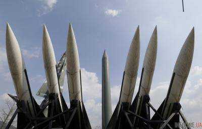 Тысячи людей вышли на демонстрацию в столице КНДР Пхеньяне в поддержку ядерного испытания