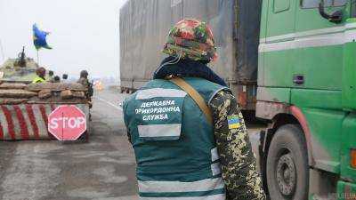 На границе, с неподконтрольной Украине территории Донбасс, задержали мужчину с оружием