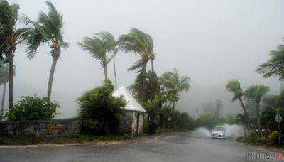 К Бермудским островам приближается ураган "Николь"