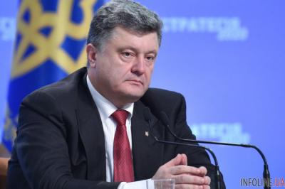Президент Украины Петр Порошенко признался, что мало спит и каждое утро молится по 20 минут