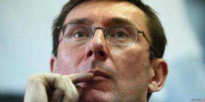 Ю.Луценко подал декларацию, в которой указал коллекцию африканских клинков сына и авто в угоне