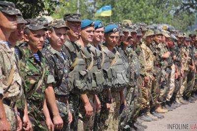Контрактниками за почти два года стали 85 тыс. военных