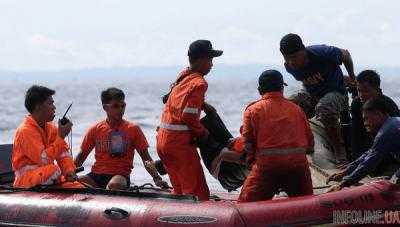 В Индонезии по меньшей мере 21 человек погиб в результате крушения судна