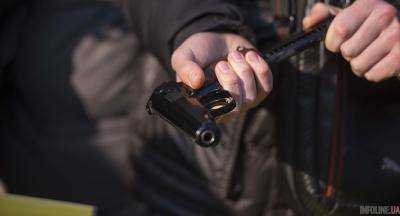 В Ровно задержали мужчину с пистолетом и скальпелем, который пытался украсть бананы