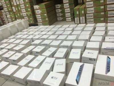 В Киевской области правоохранители разоблачили схему контрабандного ввоза в Украину продукции "Apple"