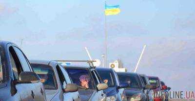 Утром на пункте пропуска "Марьинка" на въезд ожидали 200 транспортных средств