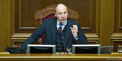 А.Парубий подписал закон "О Высшем совете правосудия" и передал его П.Порошенко