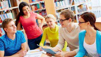 П.Порошенко: более 300 школьников с востока Украины за год смогли изучать и практиковать английский.Видео