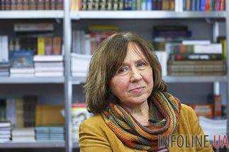 Лауреат Нобелевской премии С.Алексиевич и Б.Акунин вышли из Российского ПЕН-центра