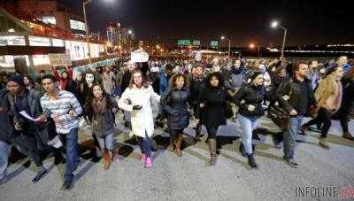 Тысячи демонстрантов устроили митинг в Нью-Йорке против антиизраильских настроений в ООН.Видео