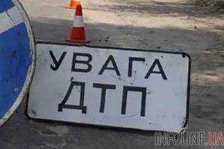 В Донецкой области микроавтобус наехал на мать с подростком, женщина погибла