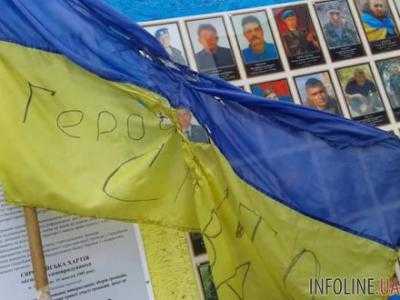 В Кривом Рогу неизвестные подожгли флаг Украины возле мемориала войнам АТО
