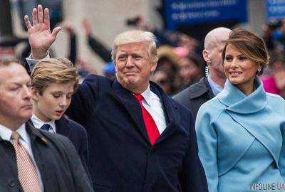 Поведение сына Трампа на инаугурации взбудоражило Сети