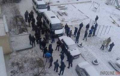 В Крыму при задержании татар произошла потасовка.Видео