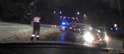 Во Львовской области пенсионер МВД пытаясь скрыться от патрульных и повредил служебные авто