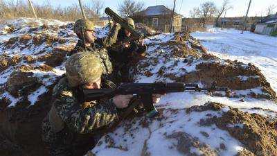 В зоне АТО один украинский военный погиб с начала суток, еще трое ранены