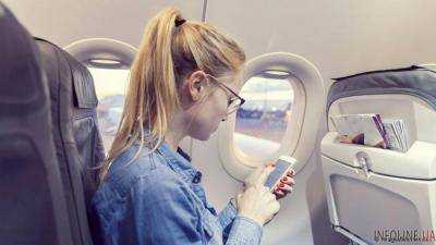 На борту самолета у женщины взорвались наушники