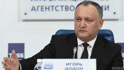 Президент Молдовы И.Додон привез В.Путину несколько десятков бутылок вина