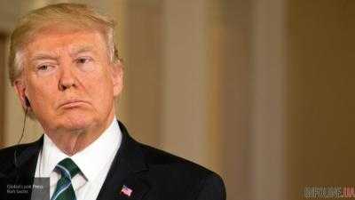 Американец проник в рабочий кабинет Д.Трампа и сделал селфи