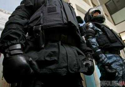 Работников Антимонопольного комитета не пускают в здание из-за обысков