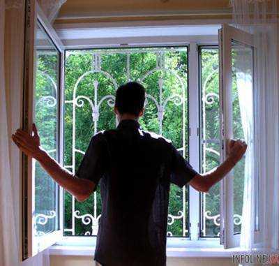 Николаевского полицейского за избиение мужчины отправили под домашний арест