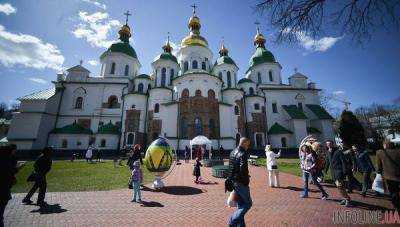 Выставку "Ангелы Украины" открыли в заповеднике "София Киевская"