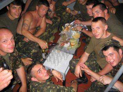 Боевиков выгоняют из подразделений из-за алкоголизма и наркозависимости