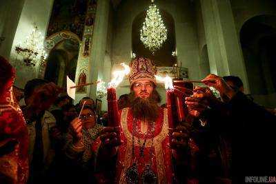 В Запорожье прибыл Благодатный огонь