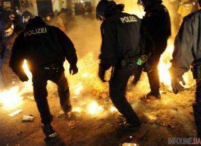 Двое полицейских пострадали в ходе массовых протестов в Германии
