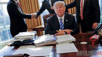 Вот оно что: рассекречена тайна кнопки на столе Трампа
